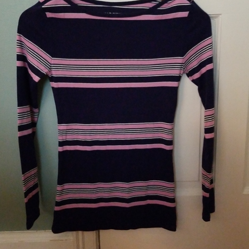 Long-sleeved T, like new condition